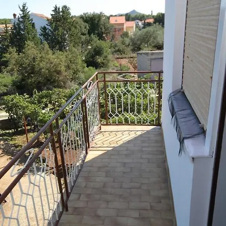 With A Parking Space - 8404