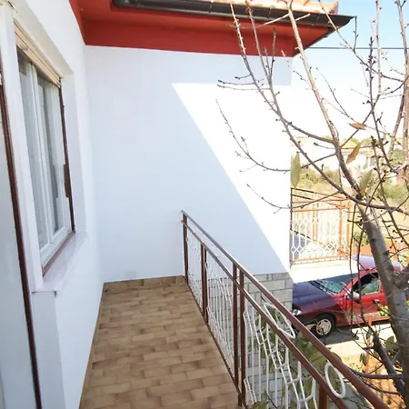 With A Parking Space - 8404 * ウグリャン