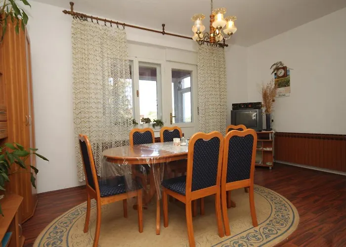 Apartman With A Parking Space - 8404 Ugljan