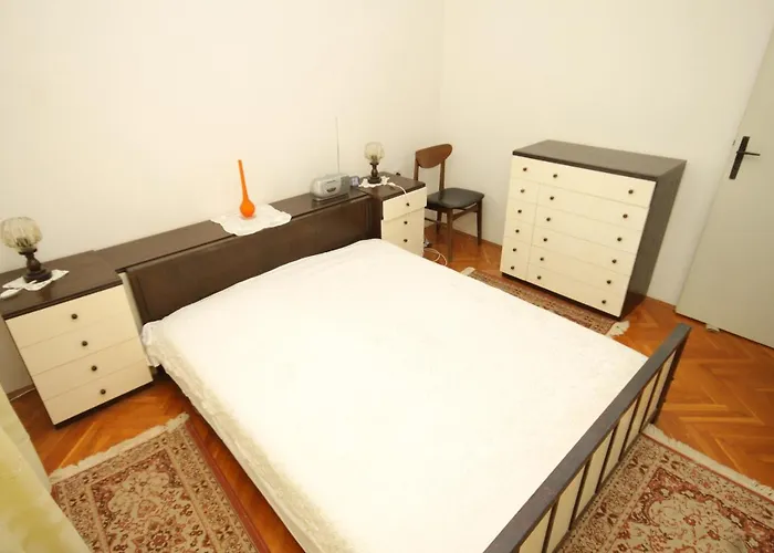 With A Parking Space - 8404 * Ugljan