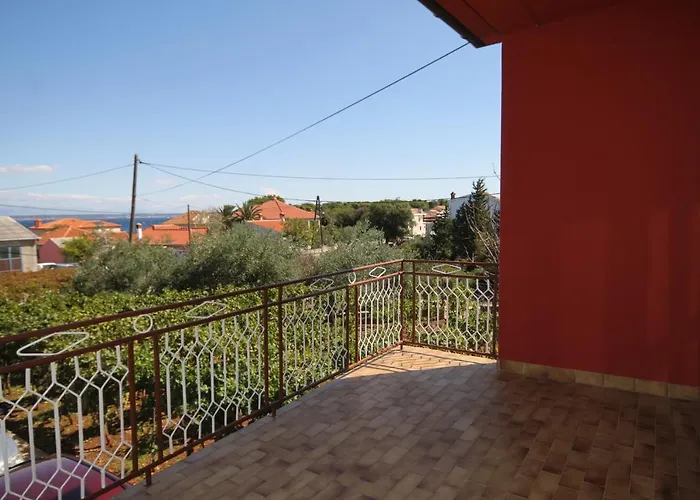 With A Parking Space - 8404 * Углян