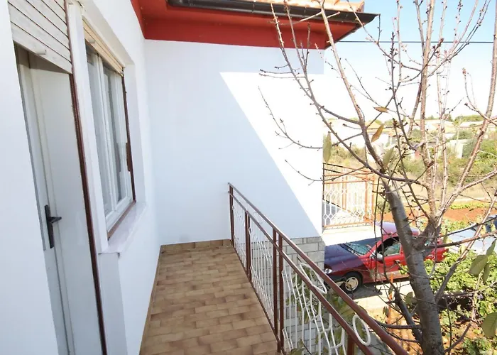 With A Parking Space - 8404 * Углян